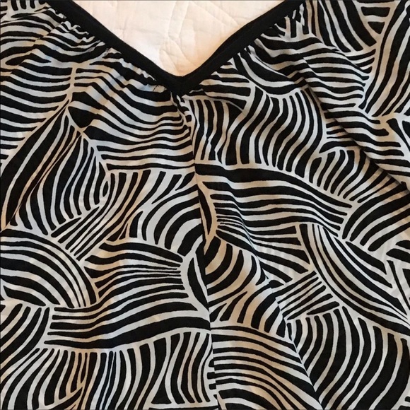 Old Navy , Cold Shoulder , XL - Picture 7 of 8